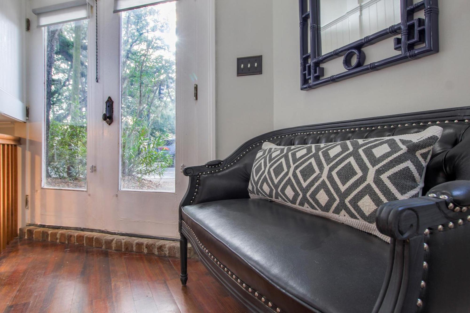 Walk To It All In Downtown, Double King Beds Savannah Exterior photo