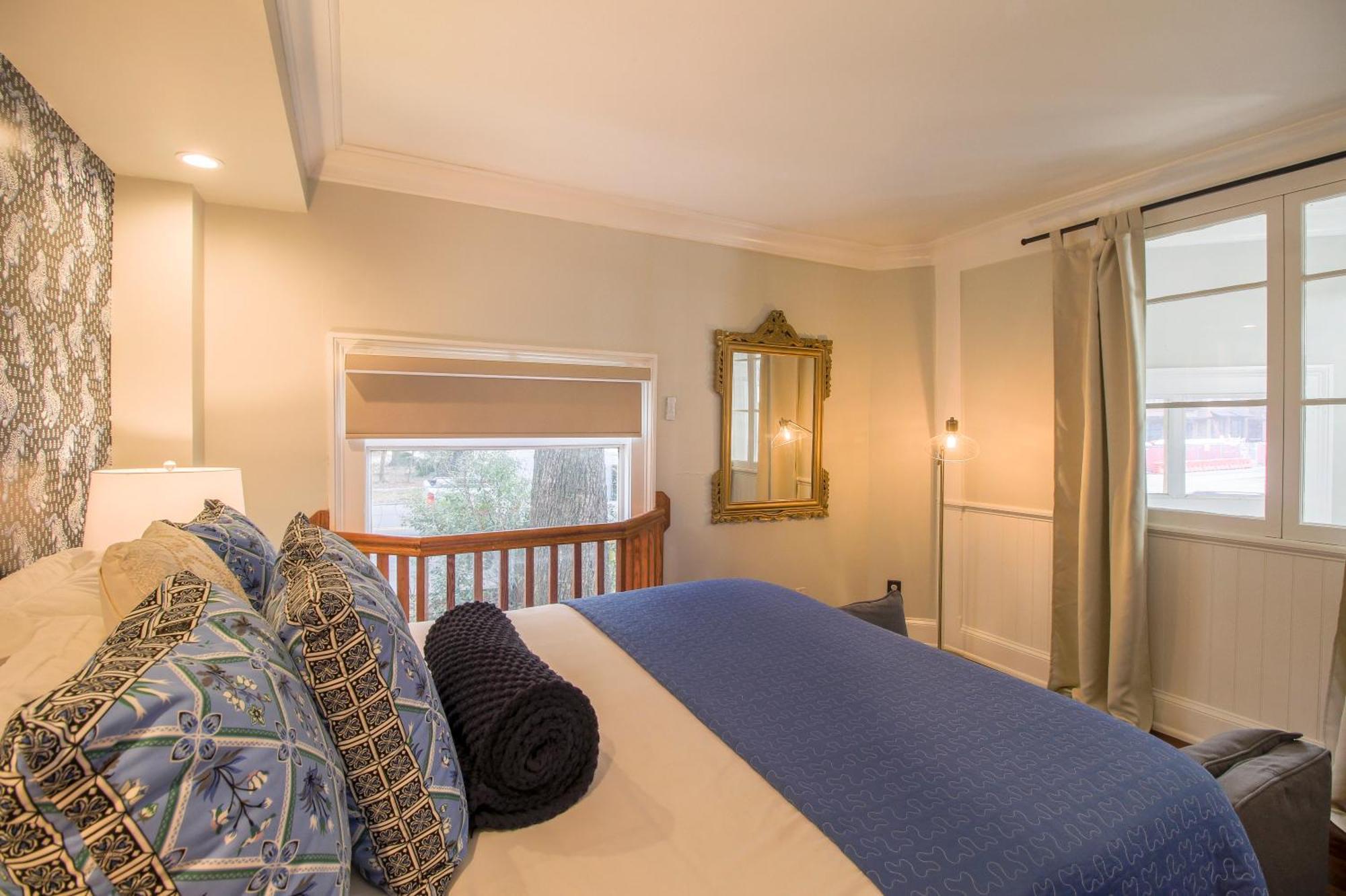 Walk To It All In Downtown, Double King Beds Savannah Exterior photo